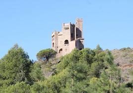 Imagen de la fortaleza desde la carretera.