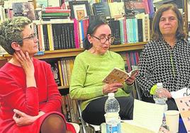 Carmen Cortés, Mari García y Rosario Moreno en la presentación.