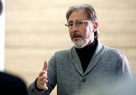 El director deportivo del Málaga, Loren Juarros, este martes en la sala de prensa de La Rosaleda.