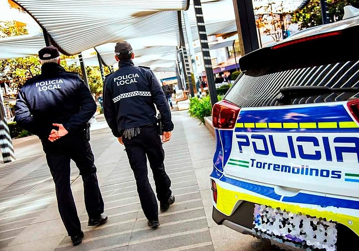 Una pareja de la Policía Local durante un servicio de patrulla.