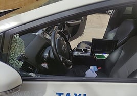 Imagen de uno de los taxis en el que han intentado robar.