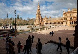 Turistas en la Plaza de España.