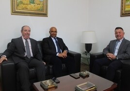 El cónsul general del Reino de Marruecos, Driss Soussi, y el presidente de la Mancomunidad Oriental, Jorge Martín, este viernes en Torre del Mar.