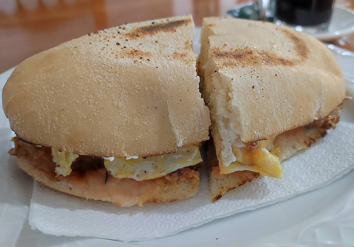 Mollete 'Juanito' en el restaurante La Huerta.