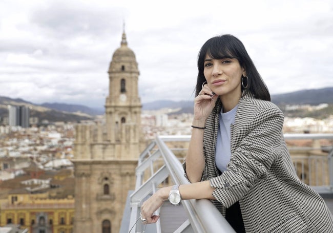 Cecilia Gessa en la terraza del AC Hotel Málaga Palacio.