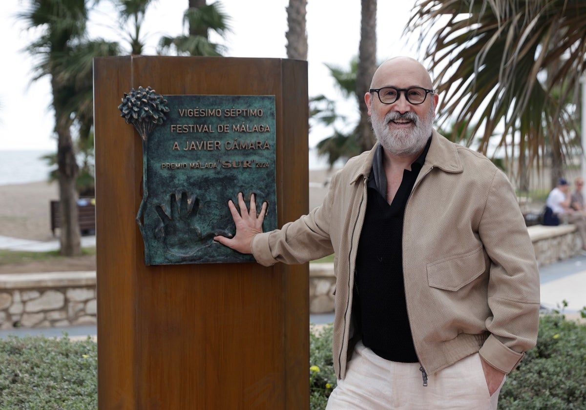 Javier Cámara sella su idilio con Málaga: ya tiene sus huellas en el paseo de la fama