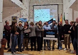 El equipo del instituto de Benalmádena Cerro del Viento recogió su premio de 1.000 euros.