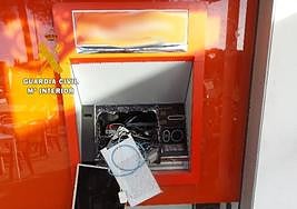 Detenido un menor por robar una entidad bancaria en Mijas usando un bloque de hormigón