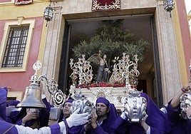 Salida del trono de Jesús de la Oración en el Huerto.