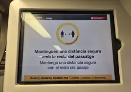 Mensajes en catalán que han aparecido hoy de nuevo en un Cercanías de Málaga.