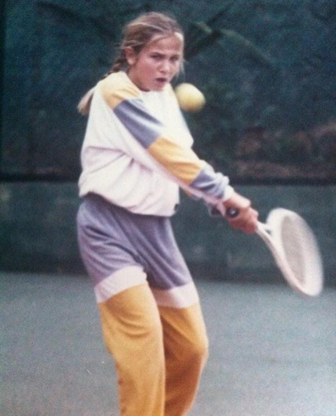 Carolina Navarro, jugando al tenis de pequeña.