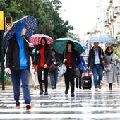 La lluvia cala al fin en Málaga: la Costa gana agua para dos meses y La Viñuela sube de nivel