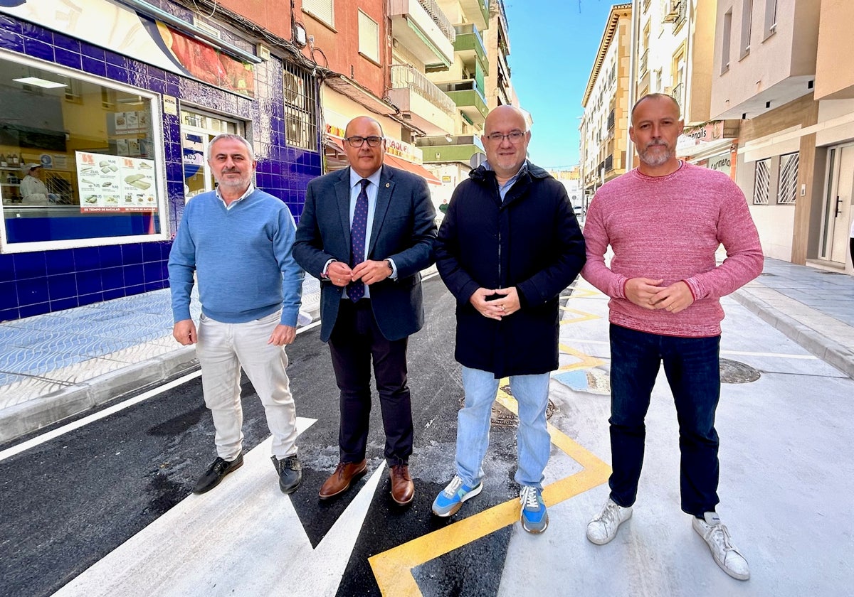 Autoridades locales, este lunes en la inauguración de la primera fase de los trabajos.