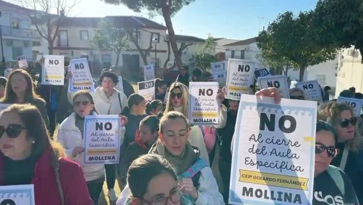 Continúan las protestas para evitar el cierre del aula de educación especial en Mollina
