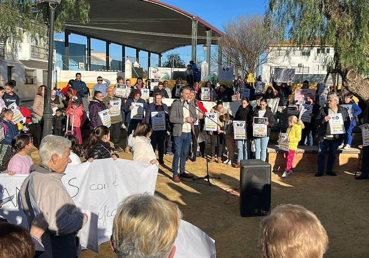 Concentración de las familias del colegio de Mollina esta mañana.