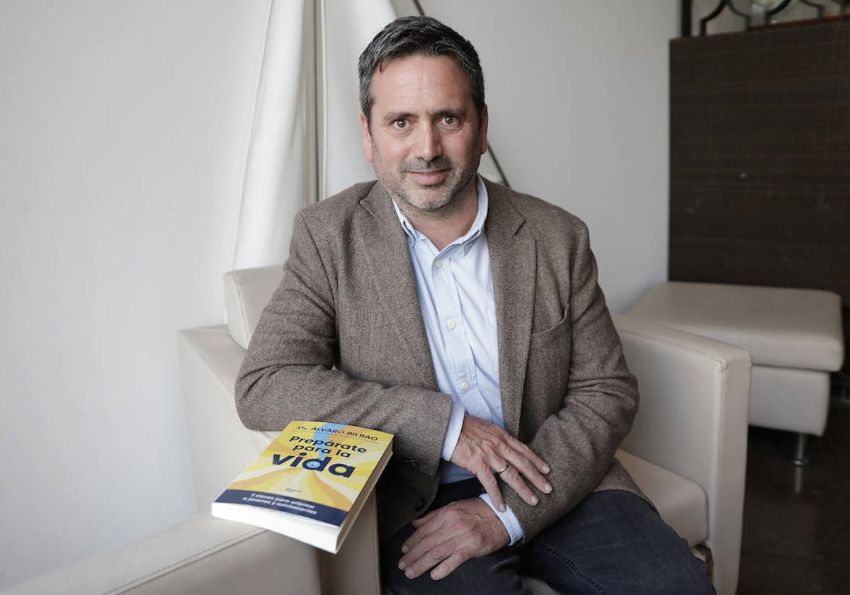 Álvaro Bilbao, en la presentación en Málaga de su libro 'Prepárate para la vida'.