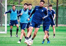 Entrenamiento del Marbella, que sigue tercero.