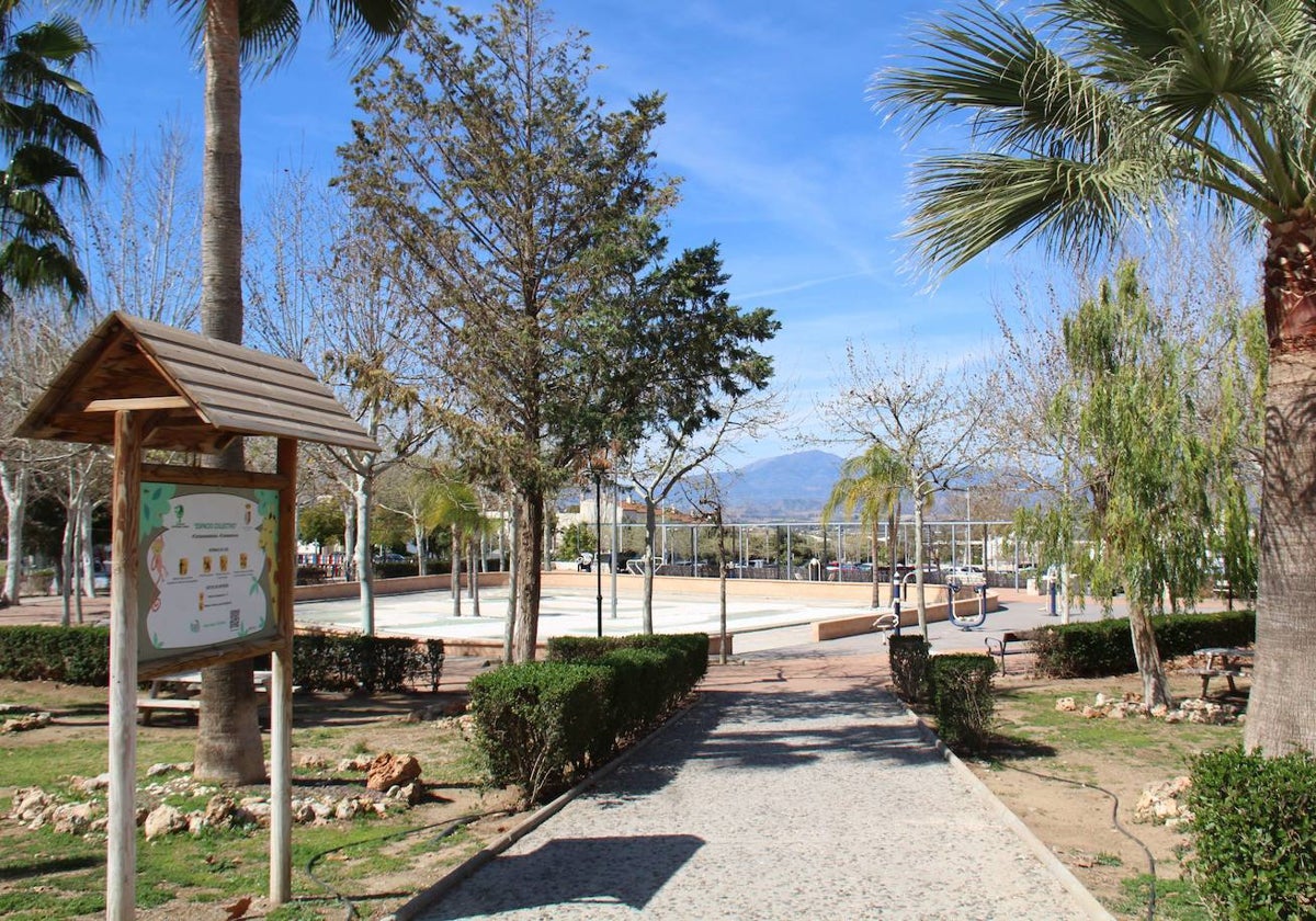 El estado actual de la plaza de Santo Cristo en Cártama.