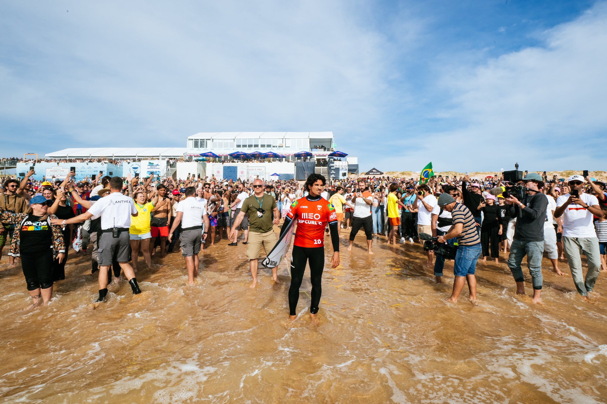 Griffin Colapinto y Johanne Defay logran la victoria en MEO Rip Curl Pro Portugal