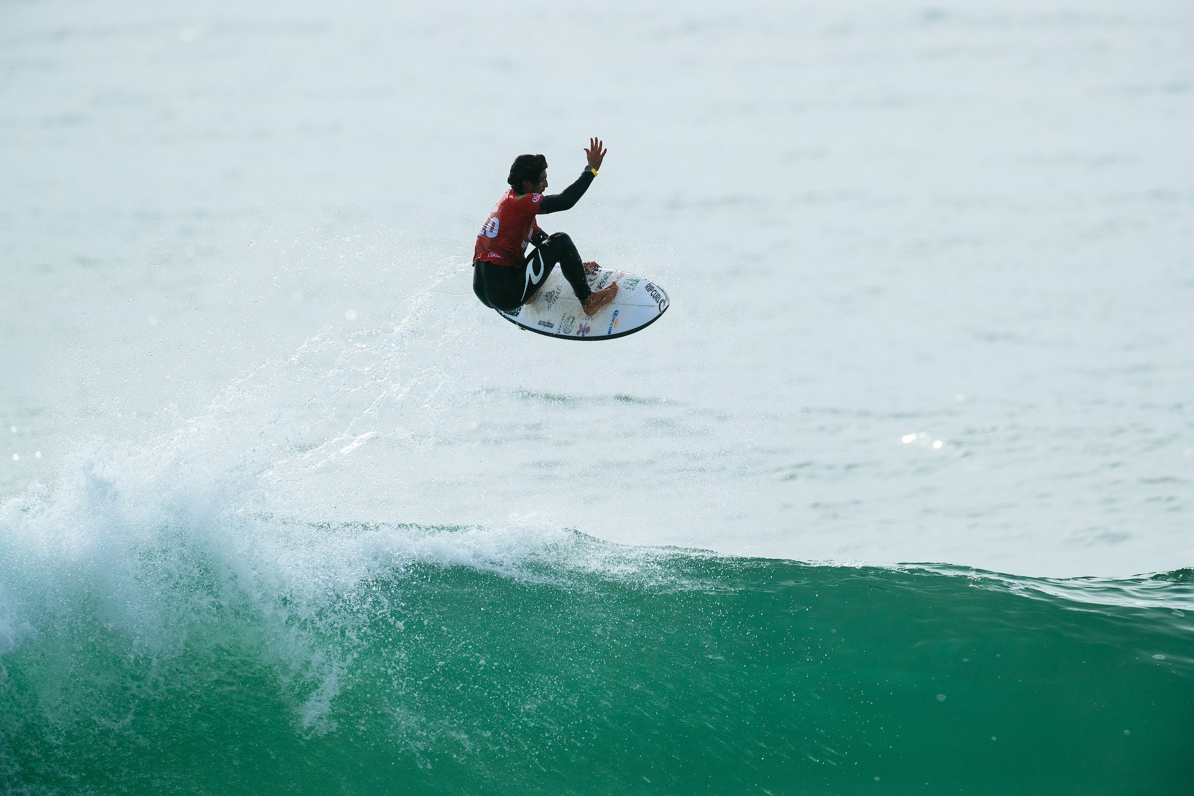 Griffin Colapinto y Johanne Defay logran la victoria en MEO Rip Curl Pro Portugal