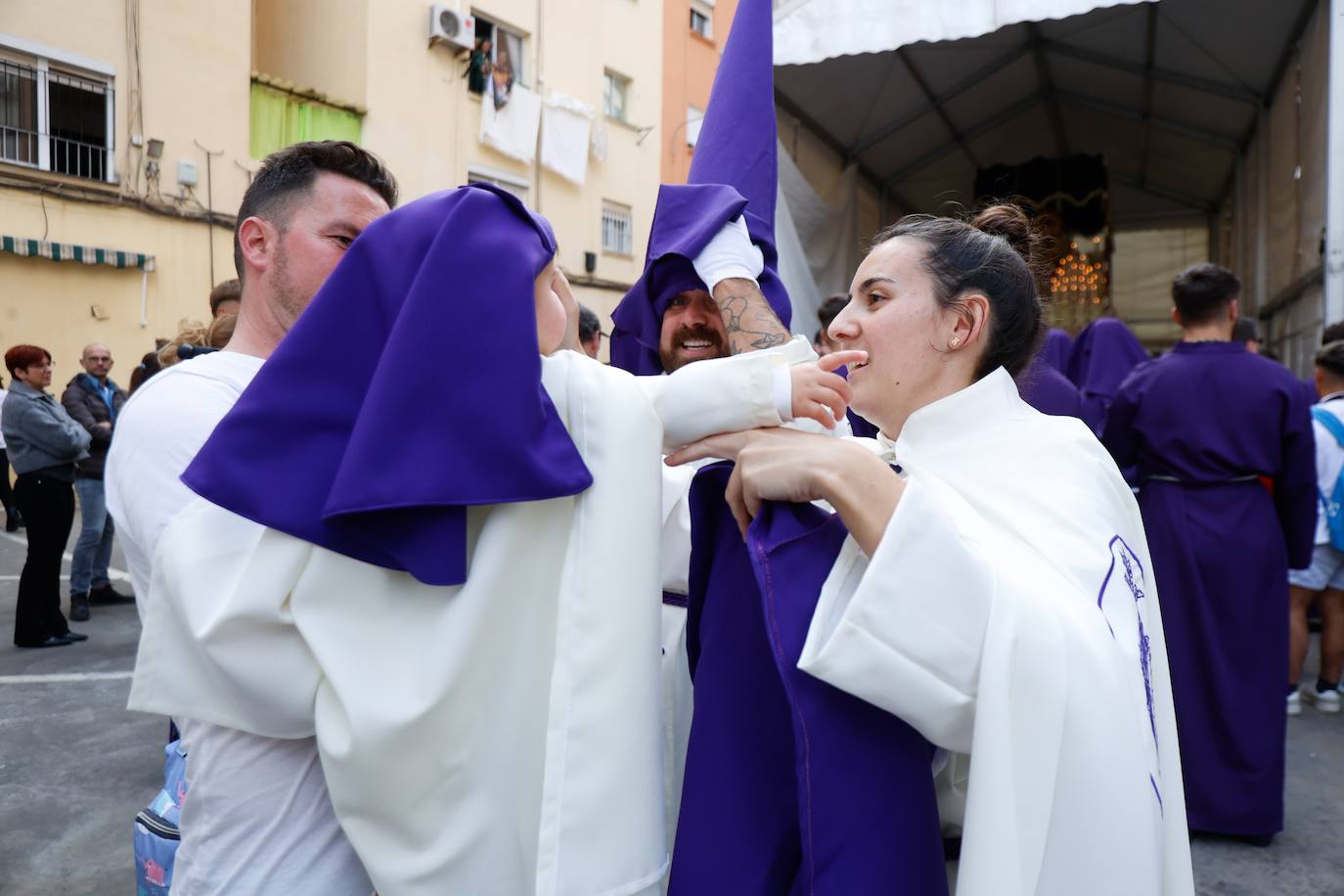 Procesión de Nuestra Señora de la Esperanza y Refugio en el barrio de Miraflores.