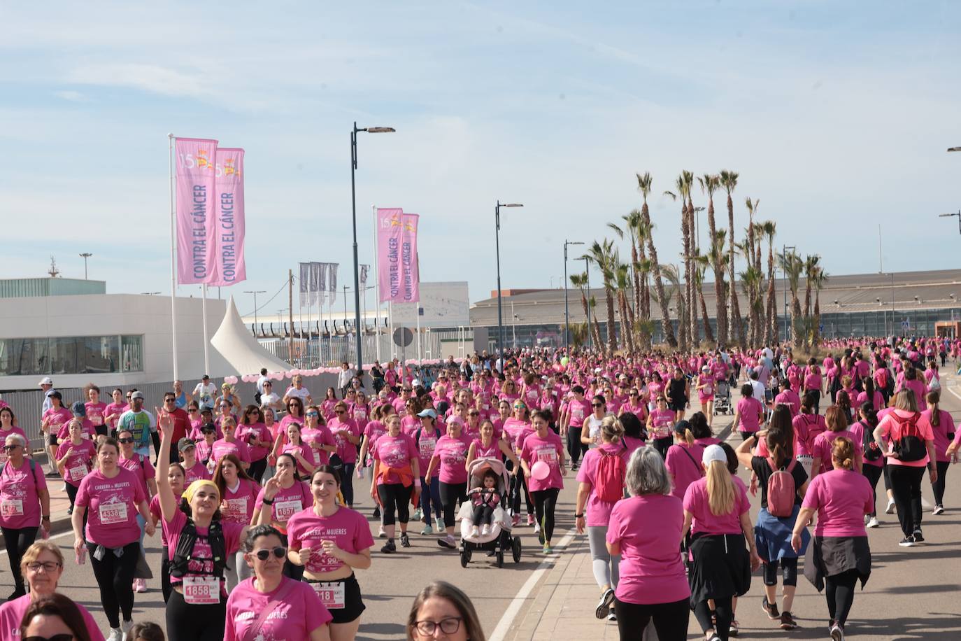 Las mejores imágenes de la Carrera de la Mujer Málaga 2024