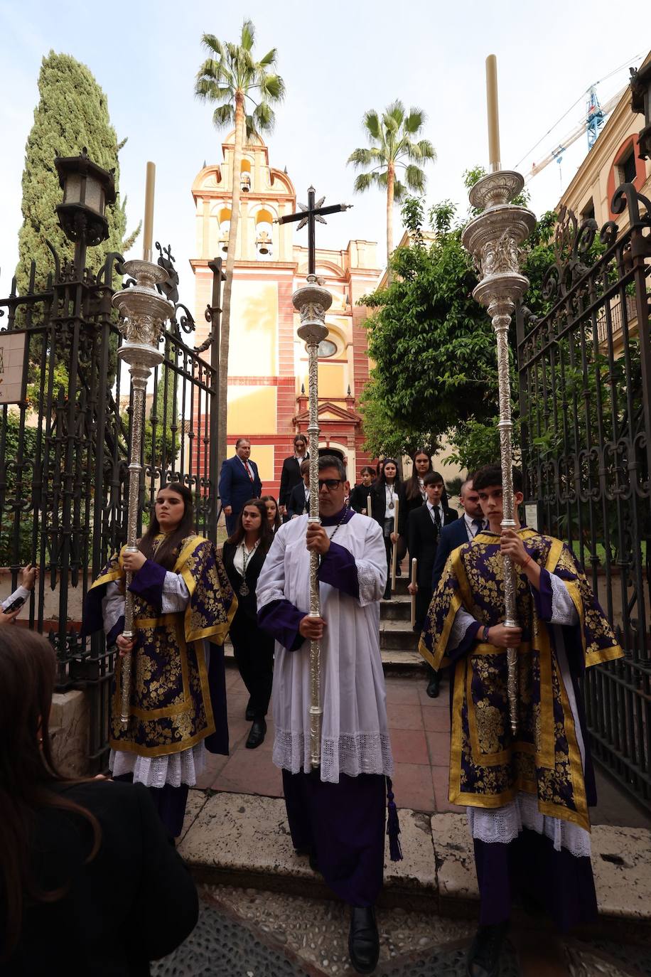 Traslado de Nuestro Padre Jesús a su Entrada en Jerusalén, María Santísima del Amparo y San Juan Evangelista (Pollinica).