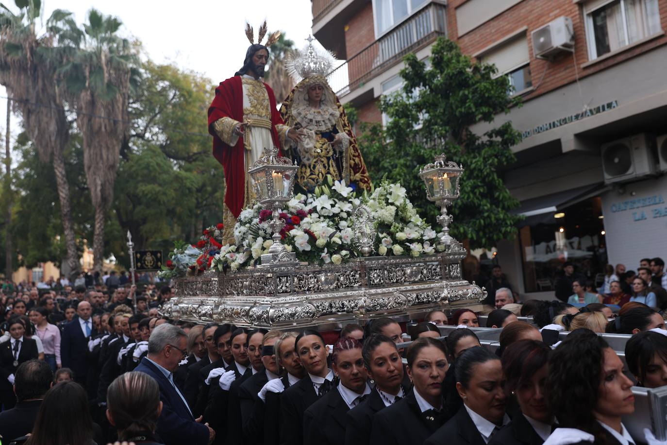 Traslado de los titulares de la Hermandad de Nuestro Padre Jesús del Prendimiento y María Santísima del Gran Perdón.