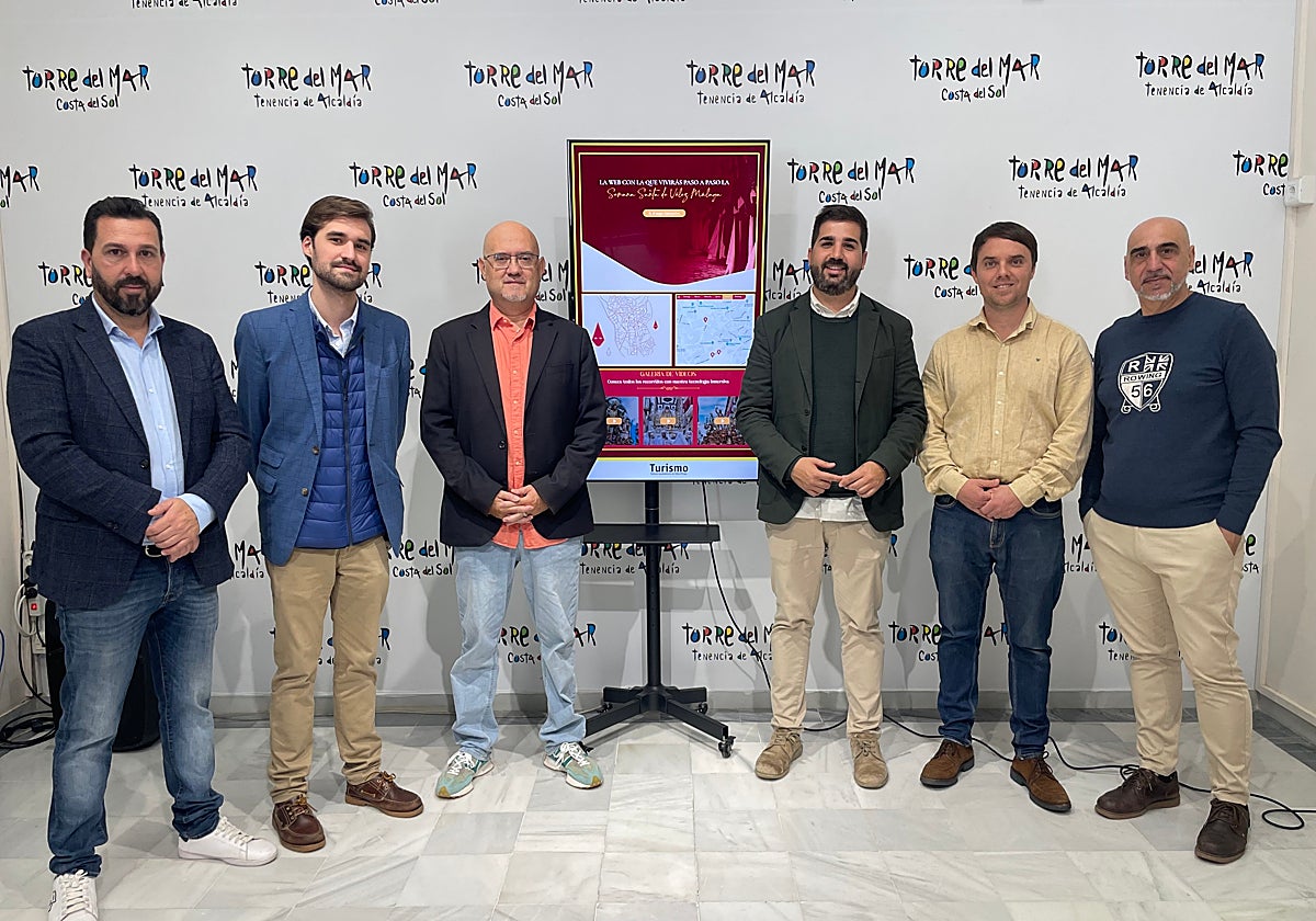 Acto de presentación de la iniciativa cofrade, este martes en Vélez-Málaga.