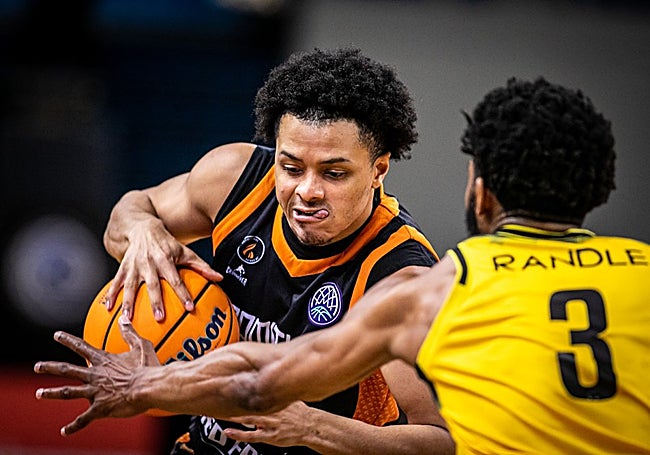 Cowan, base del Promitheas, es el máximo anotador de la Champions.