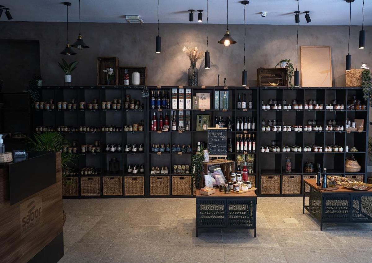 Imagen secundaria 1 - El mercado de abastos de Estepona reabre sus puertas como espacio gastronómico