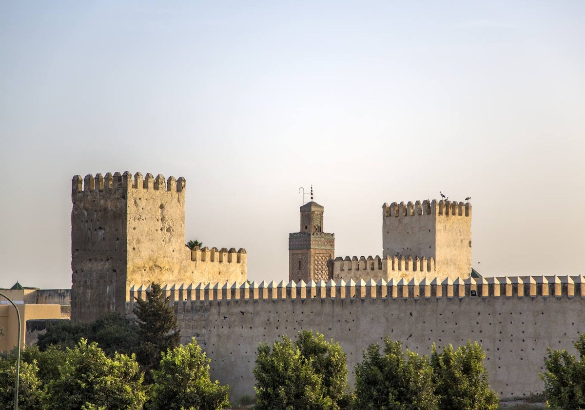 Vista de la antigua muralla de la ciudad que rodea la medina El Bali.