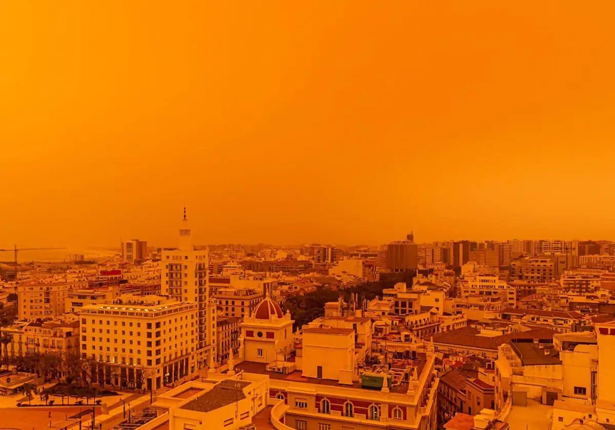 Dos años de la histórica calima y lluvia de barro que pintó Málaga de naranja