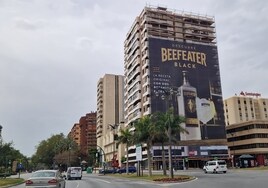 Lona publicitaria colocada en la avenida de Andalucía.