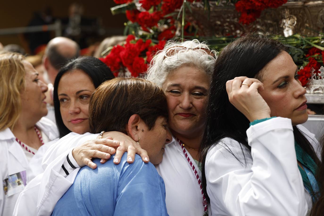 Las mejores fotos de la Misa del Alba y del traslado del Cautivo 2024