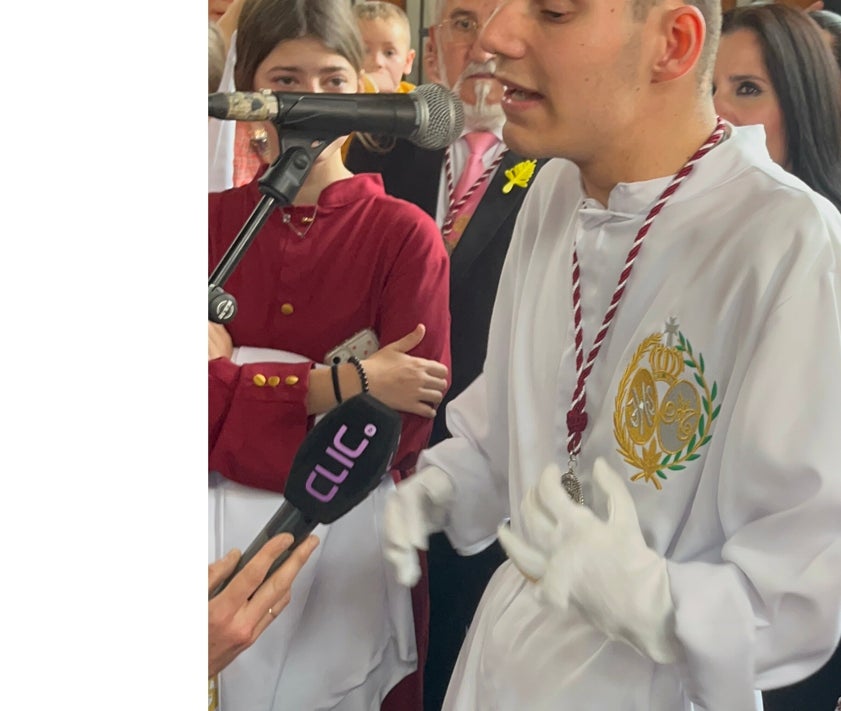 Imagen secundaria 2 - Tres imágenes del Domingo de Ramos en Vélez-Málaga, frustrado por la lluvia.