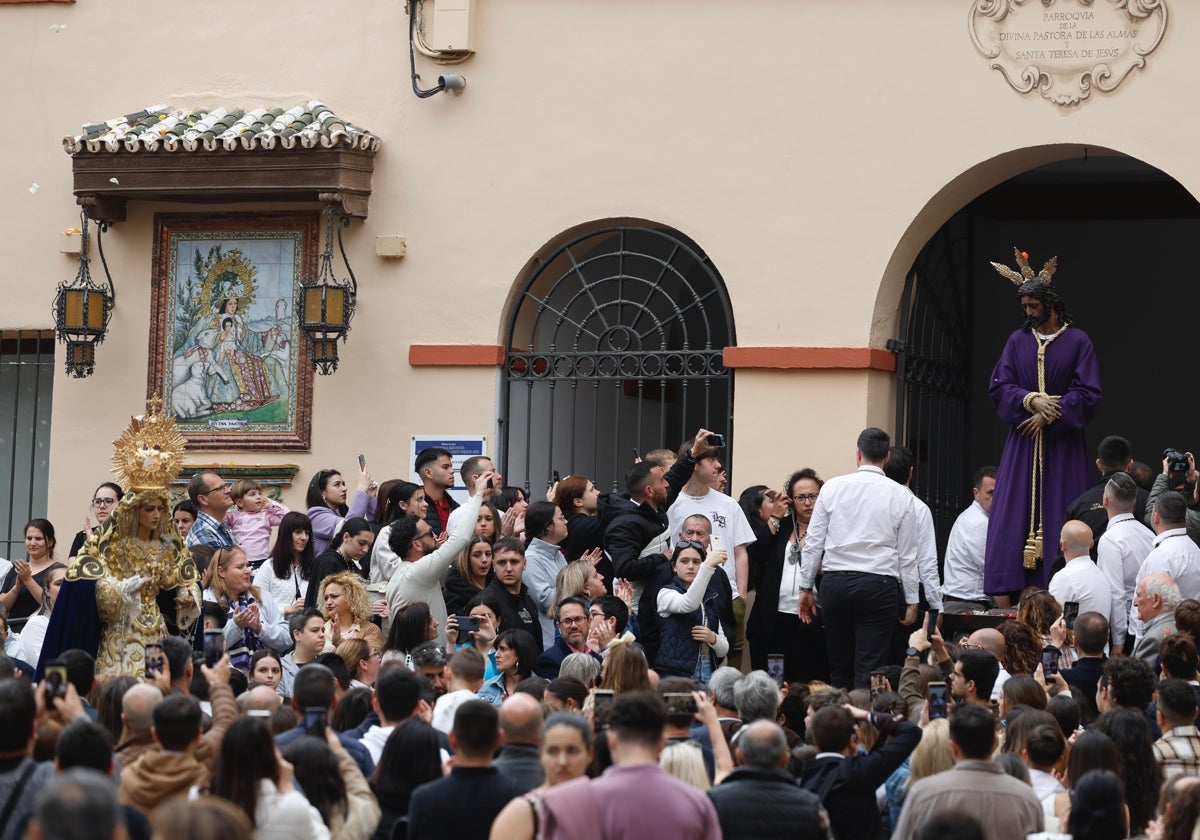 Las imágenes de la Cofradía del Dulce Nombre, en su regreso a la Divina Pastora.