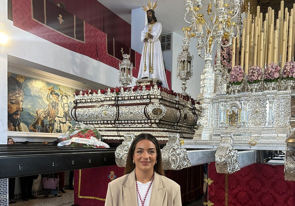 María Torres recibe la medalla de hermana del Cautivo