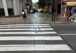 Vista de uno de los pasos de peatones de la calle Córdoba.