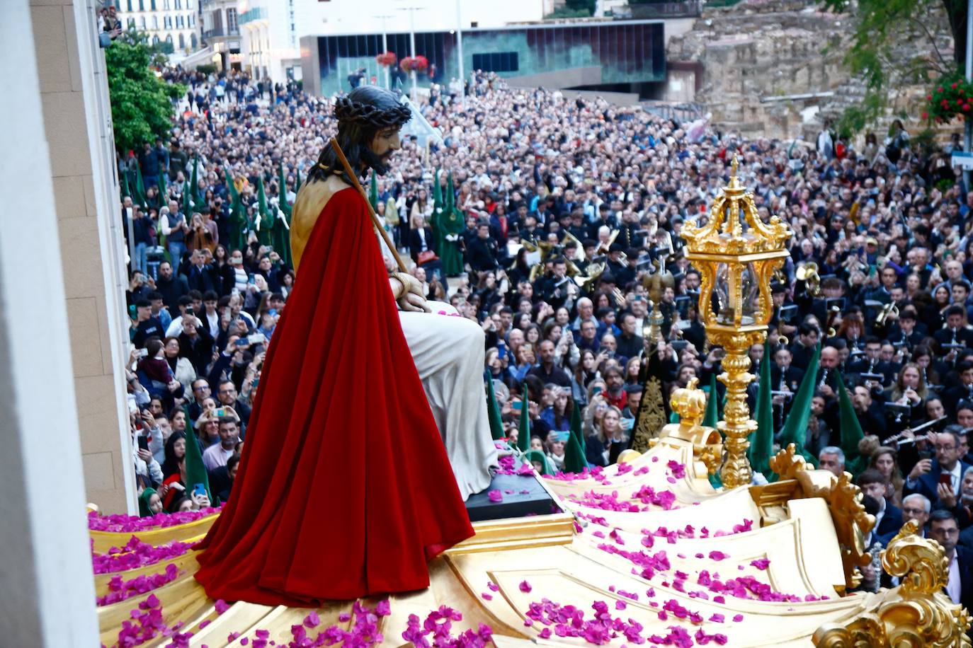 Salida del Cristo de Estudiantes.