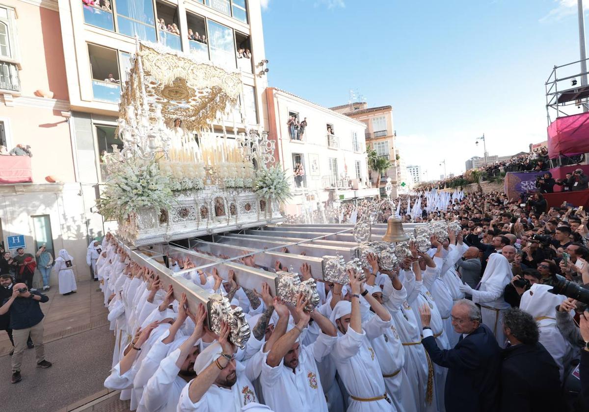 Martes Santo completo en Málaga con todas las cofradías en la calle