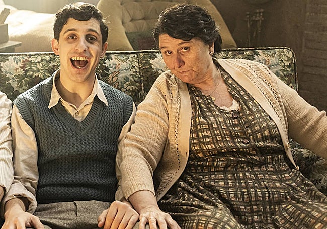 Óscar Lasarte y Adelfa Calvo, hijo y madre en la ficción.