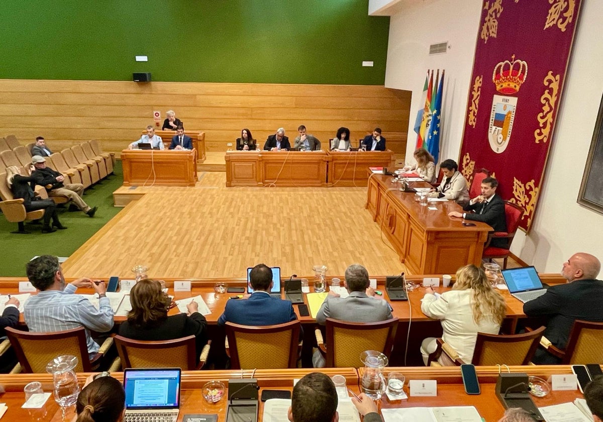 La Corporación Municipal de Torremolinos reunida en pleno.