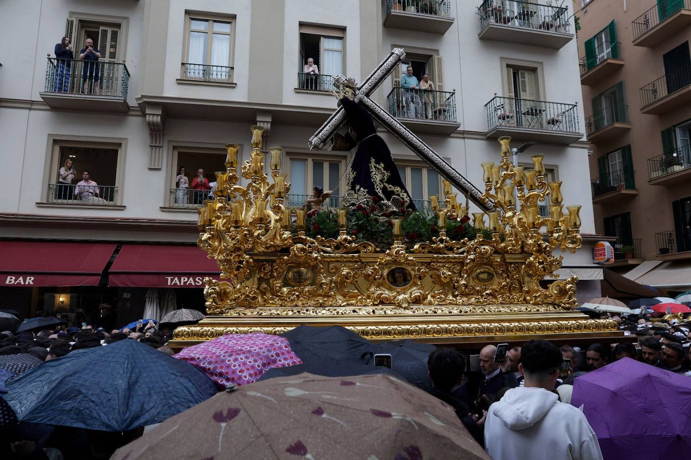 Salida de El Rico y liberación del preso