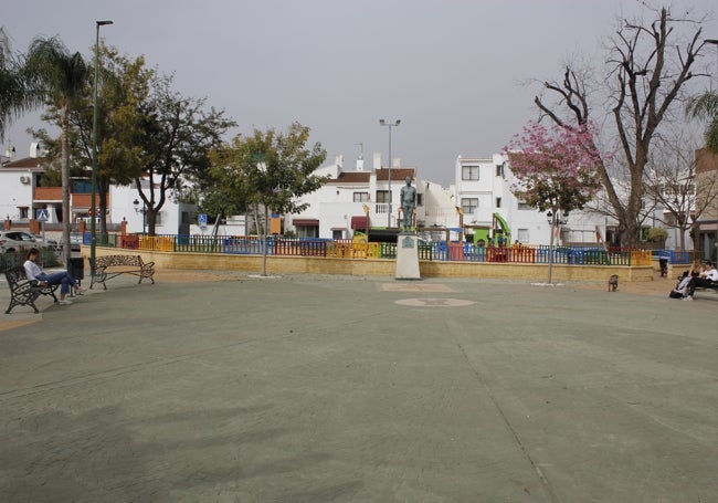 Plaza de la Legión, con la que se reconoce el vínculo de Los Verdes y el municipio con este Cuerpo.