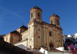 La Iglesia de San Antonio de Padua está situada junto al acceso al pueblo desde la carretera Ronda-Gaucín.