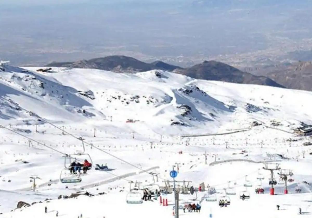 Cierran la estación de esquí de Sierra Nevada por las condiciones meteorológicas adversas