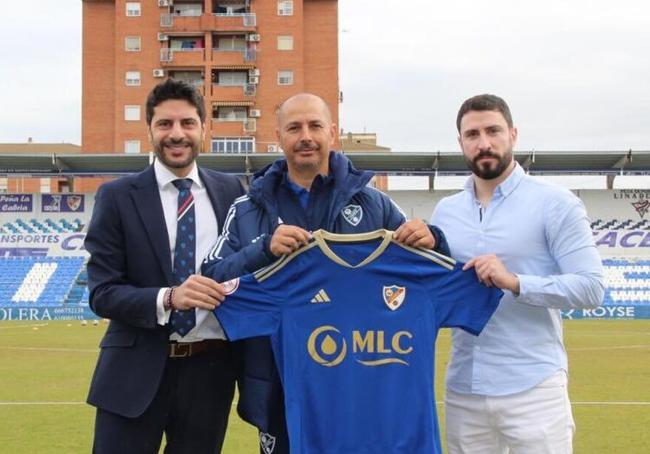 Presentación de David Campaña como nuevo entrenador del Linares.