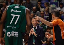 Ibon Navarro, ante el Girona en el Carpena.