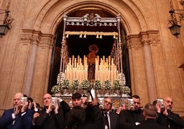 La Virgen de los Dolores, a su salida de la Catedral.